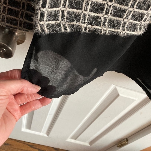 FEMME FATALE SOFT SWEATER - Picture 2 of 5